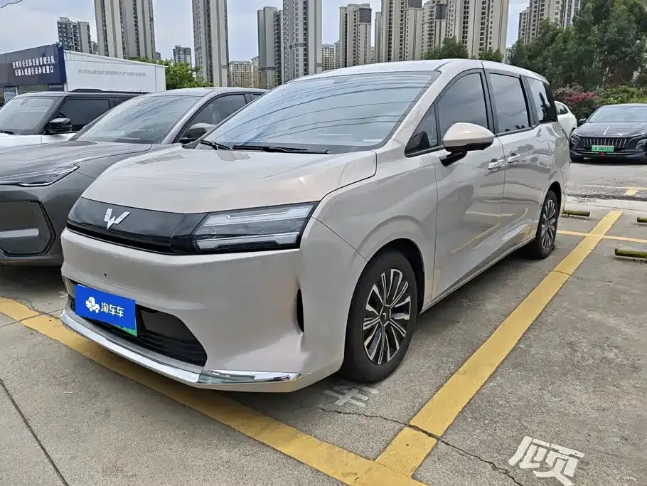 Wuling Starlight 730 New Energy — фото 1