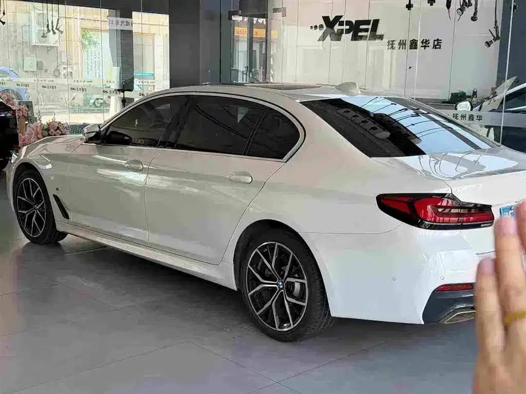 BMW 5 Series — фото 4