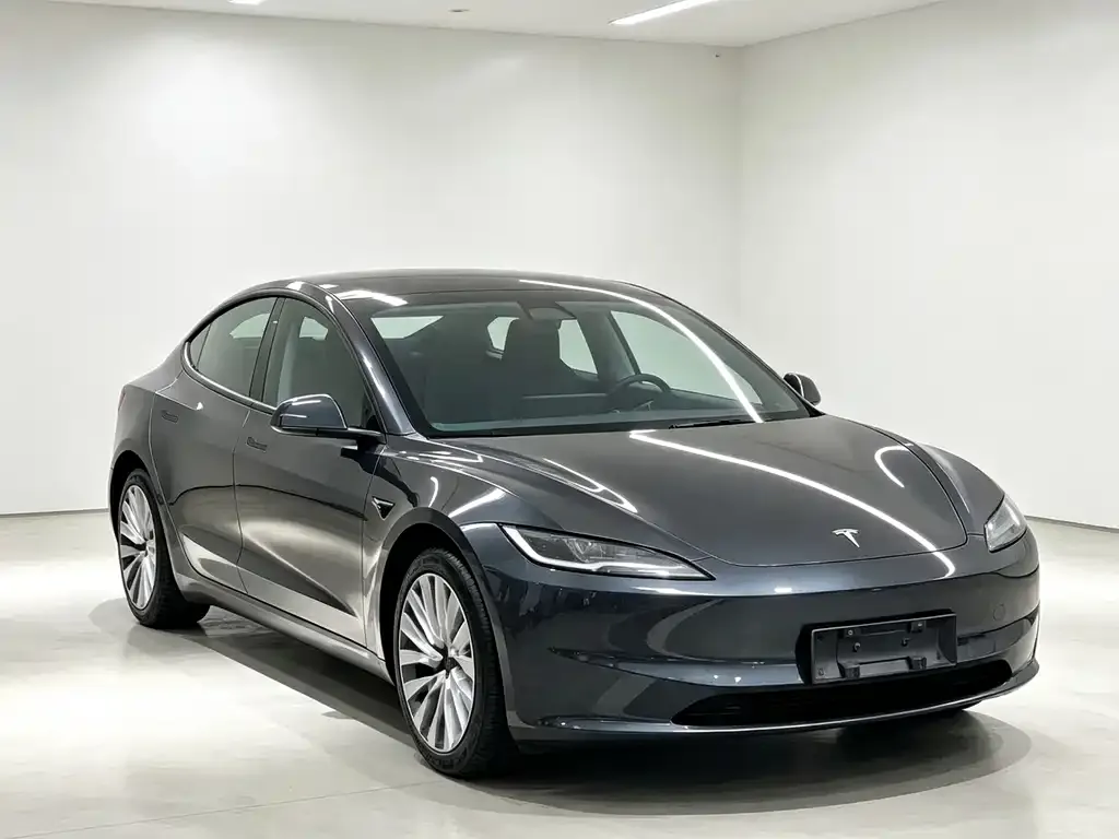 Tesla Model 3 — фото 9