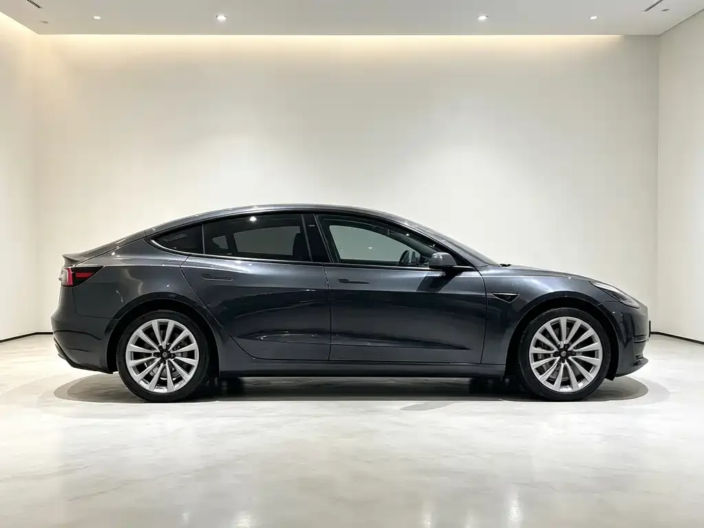 Tesla Model 3 — фото 7
