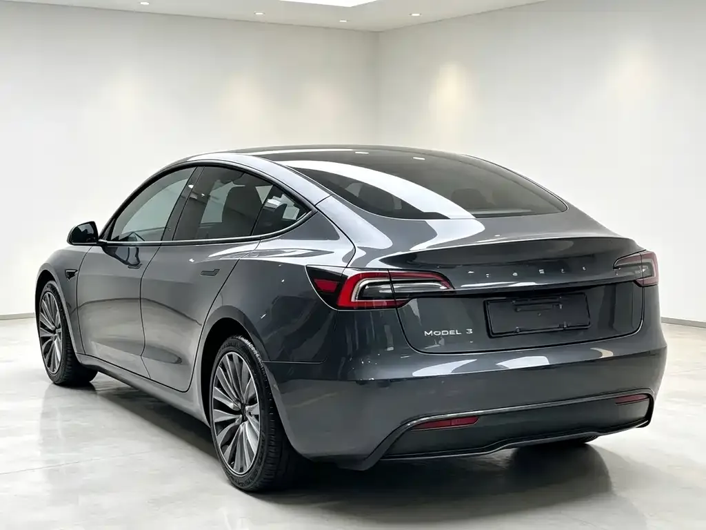 Tesla Model 3 — фото 6