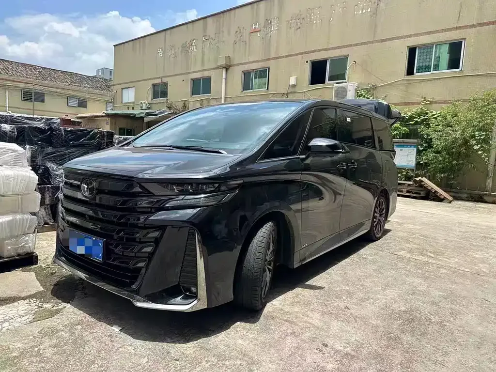 Toyota Vellfire — фото 1