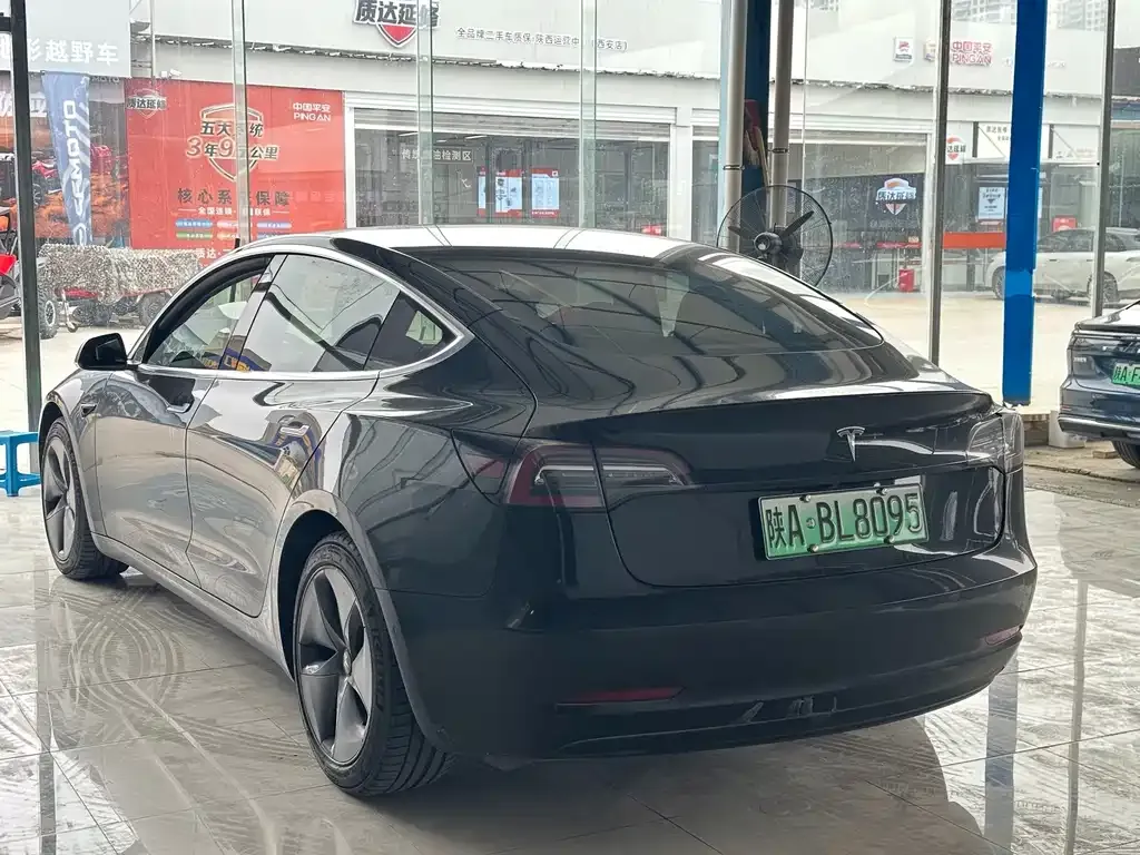 Tesla Model 3 — фото 10