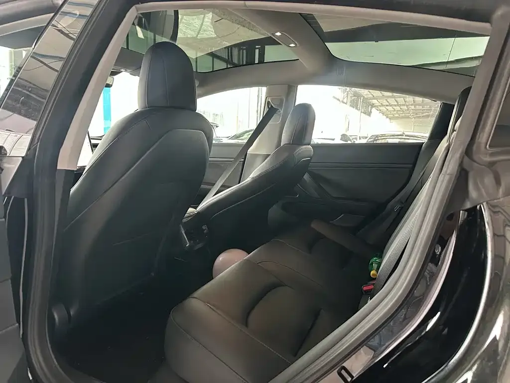 Tesla Model 3 — фото 8