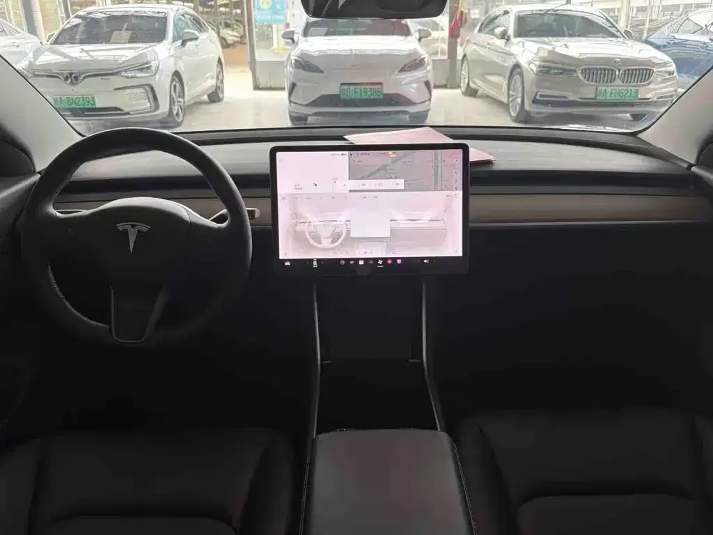 Tesla Model 3 — фото 7