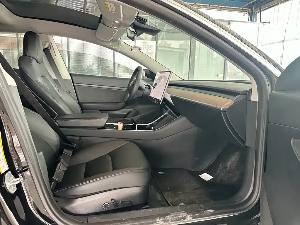 Tesla Model 3 — фото 4