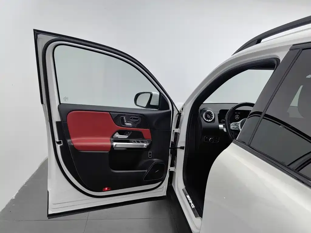 Mercedes-Benz GLB AMG — фото 8