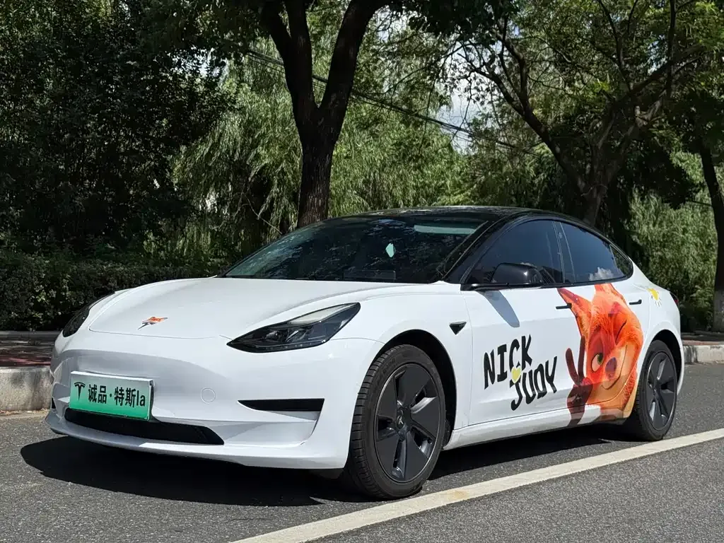Tesla Model 3 — фото 1