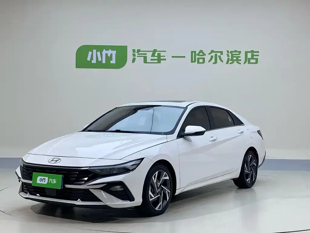 Hyundai Elantra — фото 1
