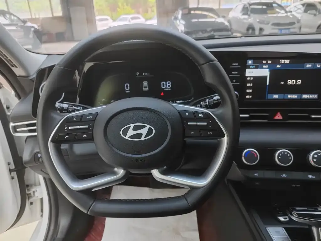 Hyundai Elantra — фото 4