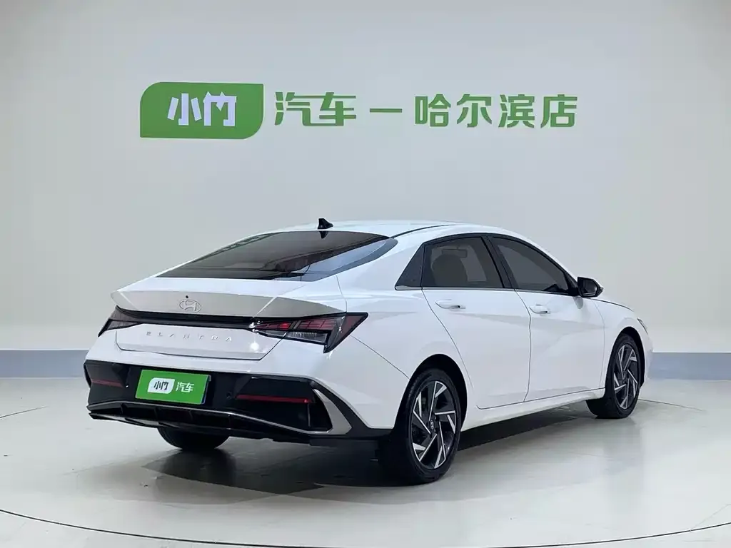 Hyundai Elantra — фото 8