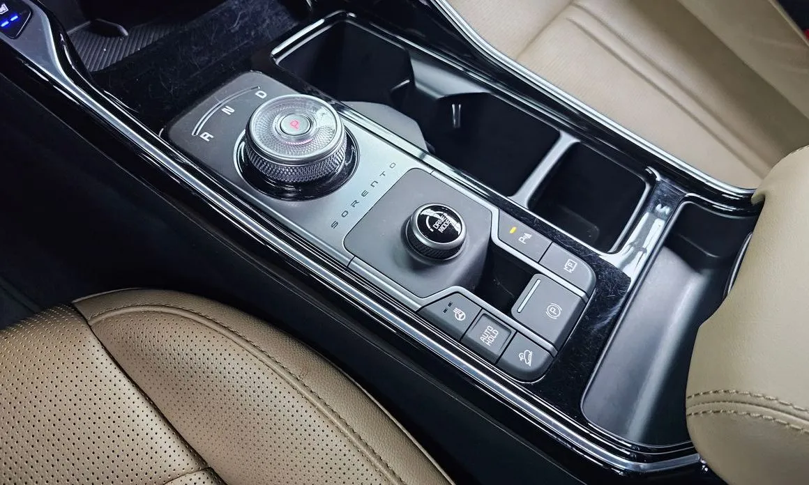 Kia Sorento — фото 8