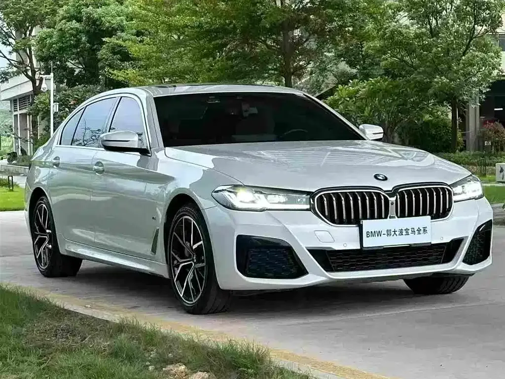 BMW 5 Series — фото 9