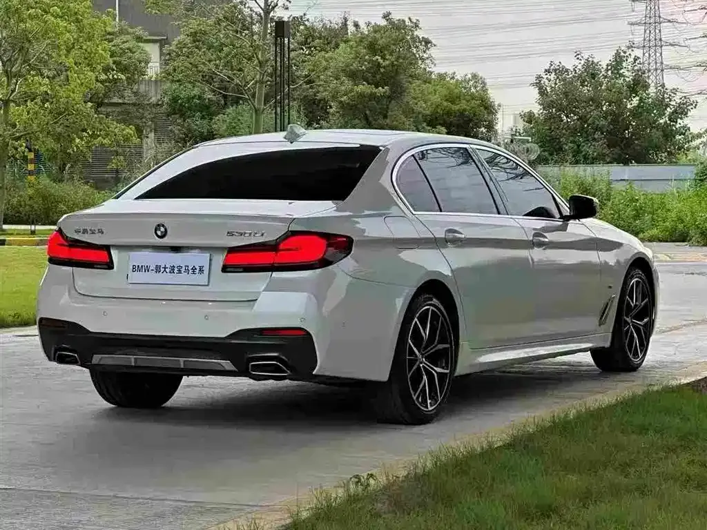 BMW 5 Series — фото 8