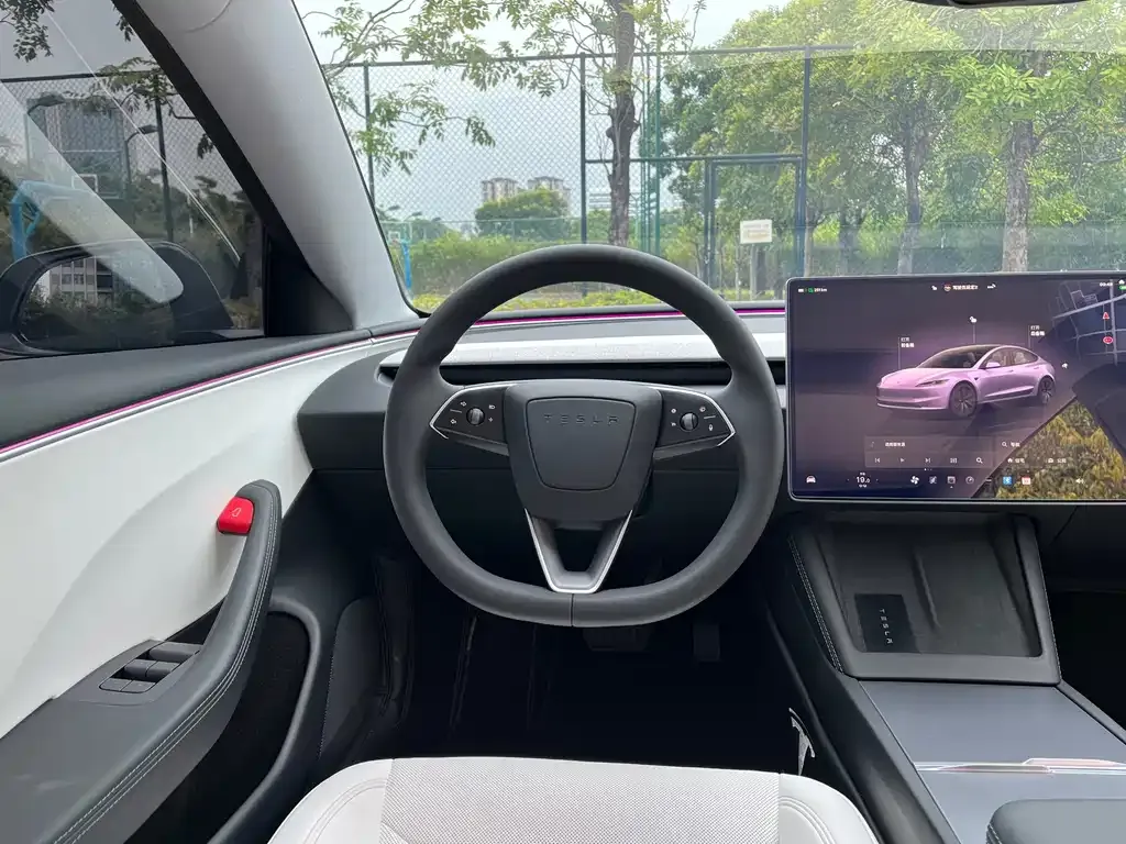 Tesla Model 3 — фото 4