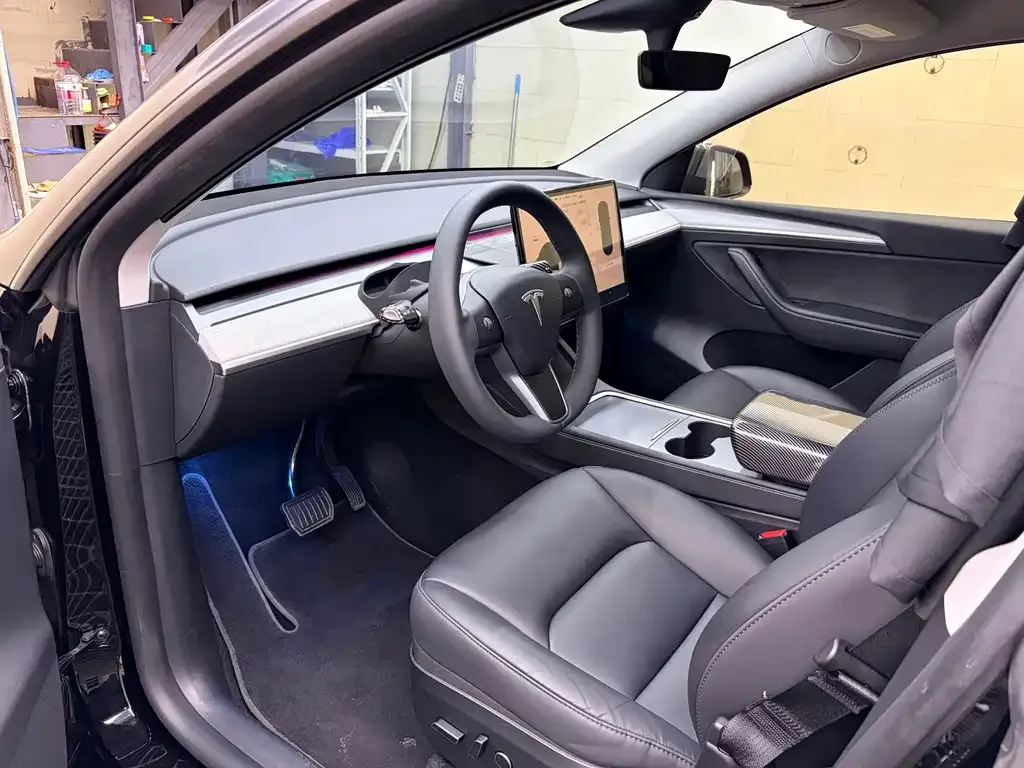 Tesla Model Y — фото 9