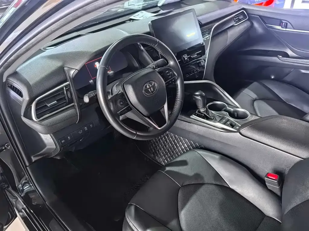 Toyota Camry — фото 4