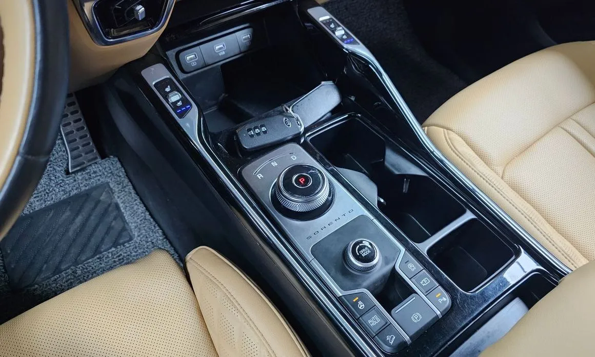 Kia Sorento — фото 7