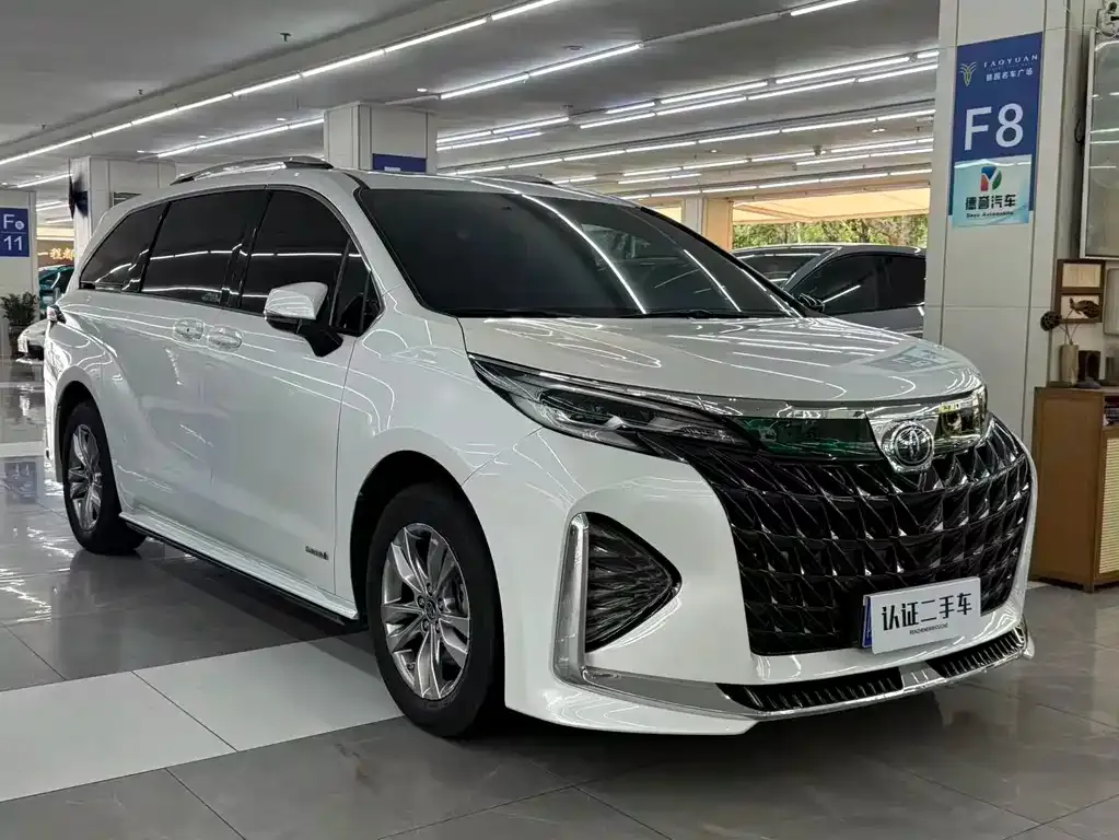 Toyota Sienna — фото 9