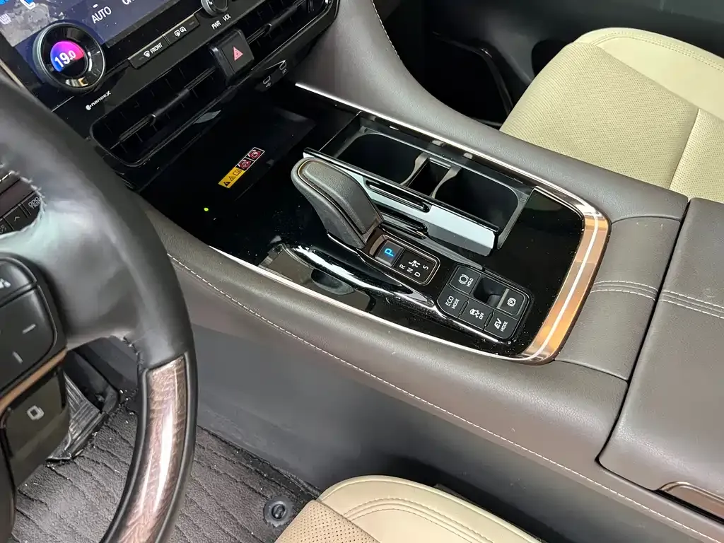 Toyota Alphard — фото 5
