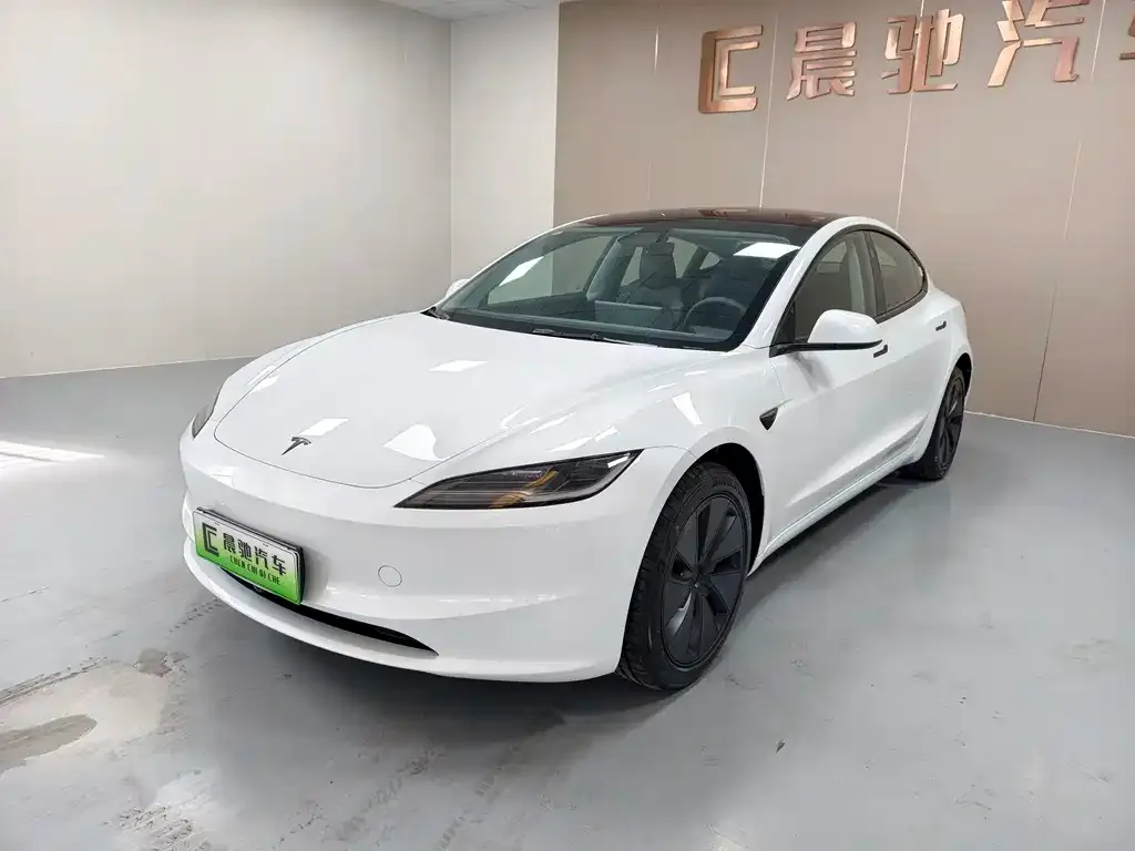 Tesla Model 3 — фото 1