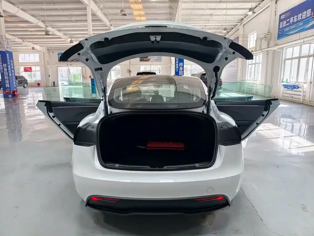 Tesla Model 3 — фото 7