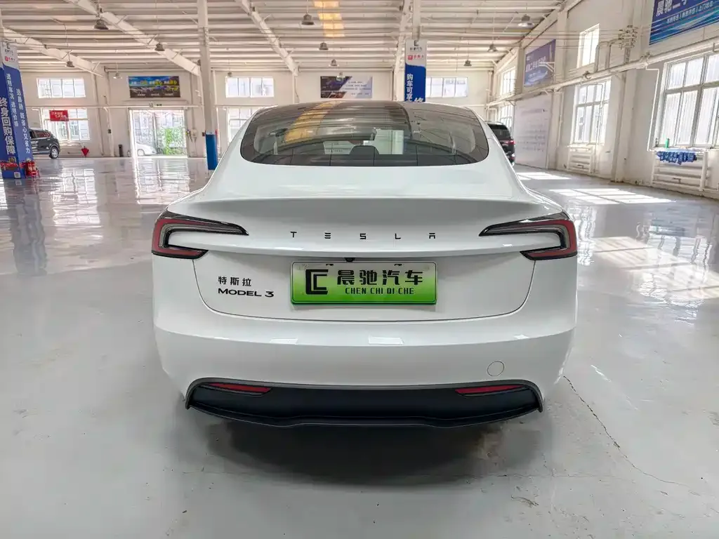 Tesla Model 3 — фото 8