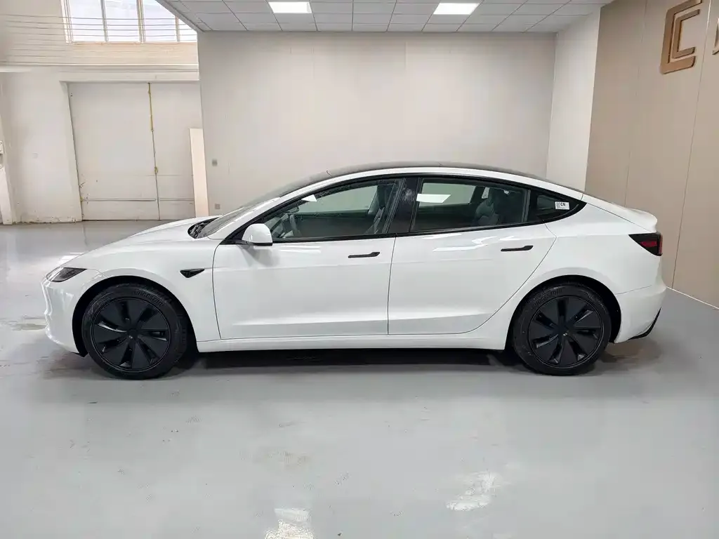 Tesla Model 3 — фото 5