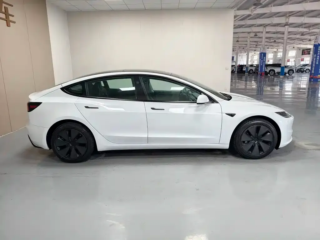 Tesla Model 3 — фото 10