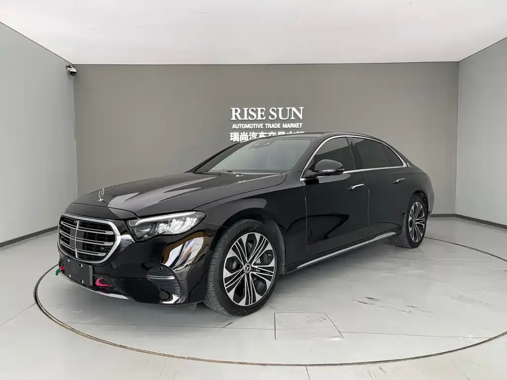 Mercedes-Benz E-Class — фото 1