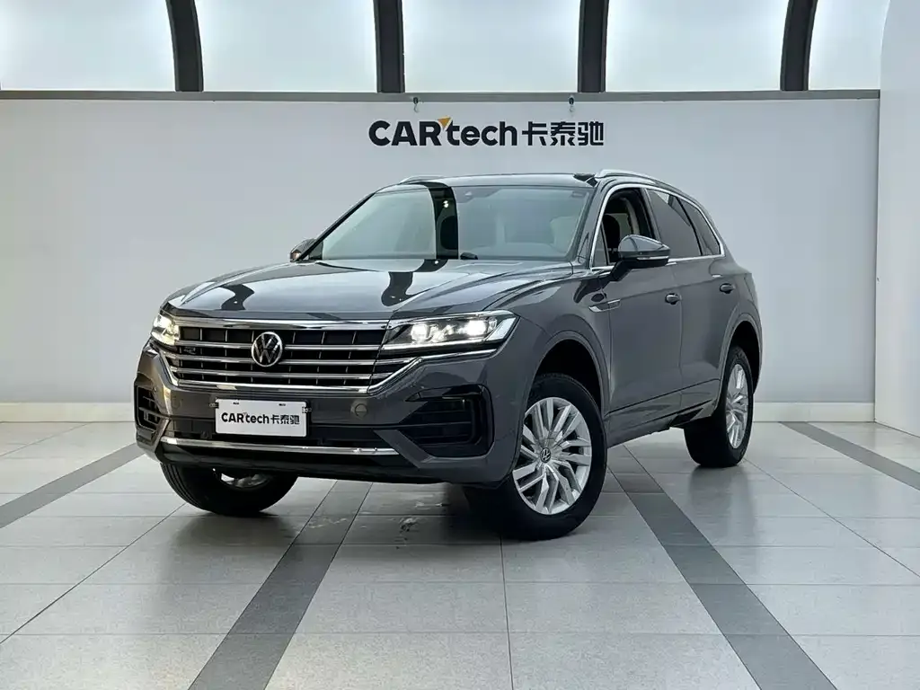 Volkswagen Touareg — фото 1