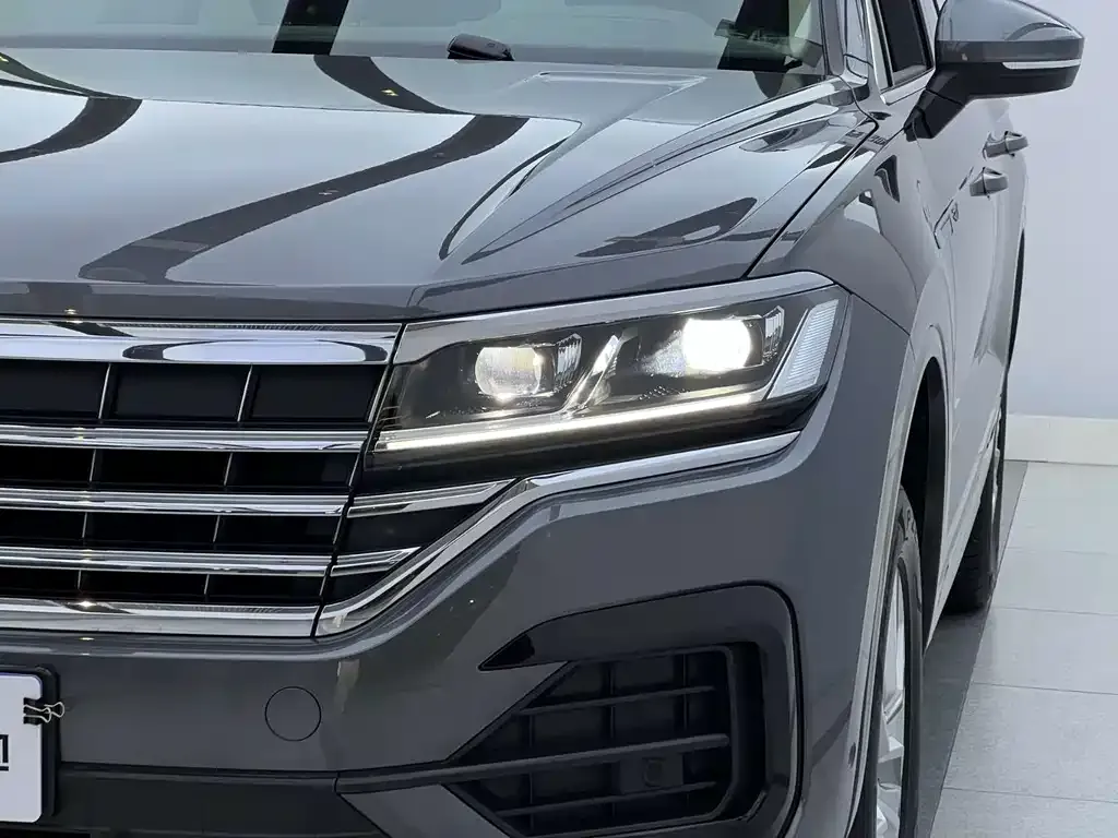 Volkswagen Touareg — фото 10