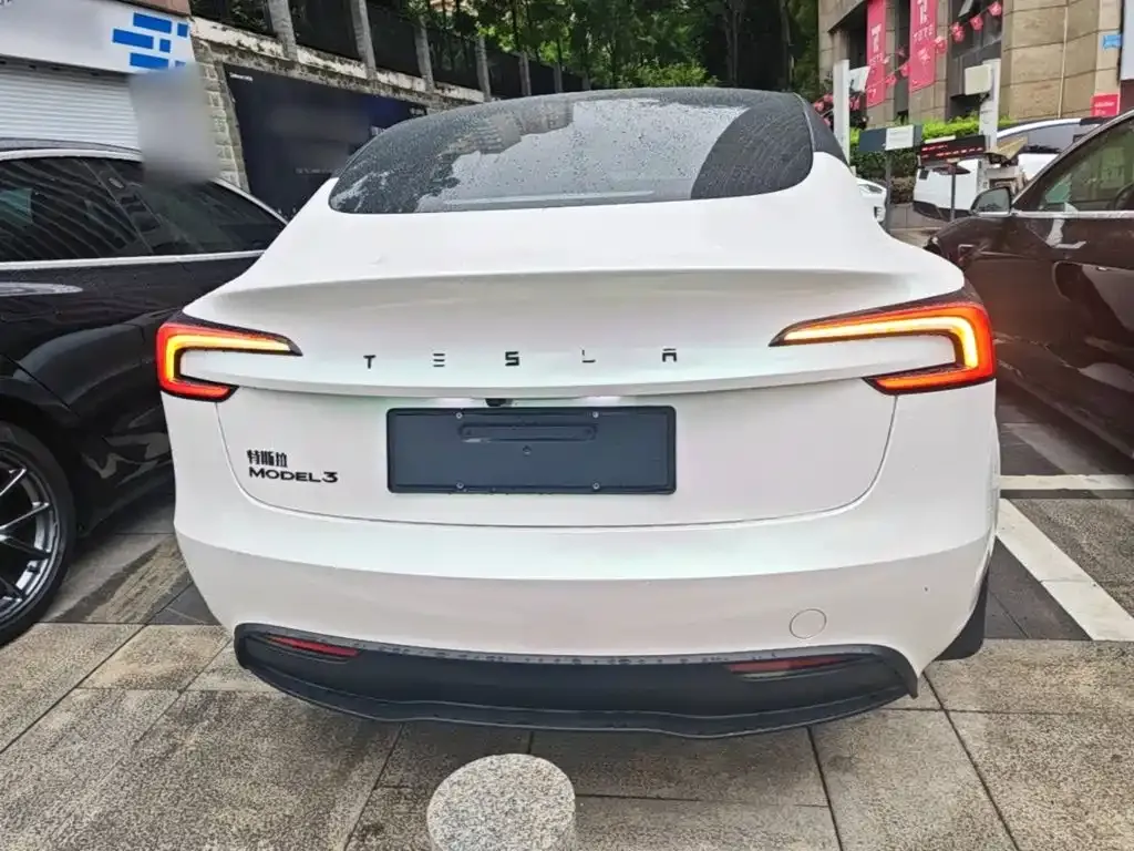 Tesla Model 3 — фото 3