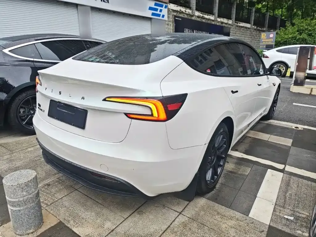 Tesla Model 3 — фото 4