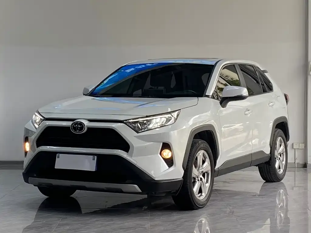 Toyota RAV4 — фото 1