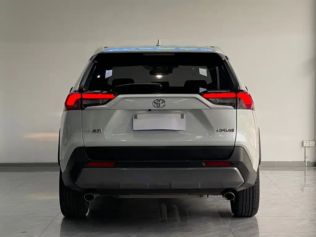 Toyota RAV4 — фото 5