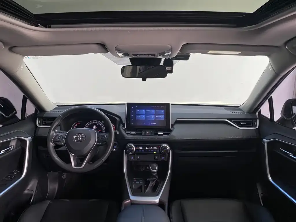 Toyota RAV4 — фото 2