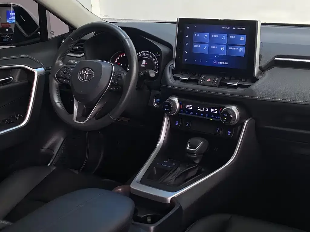 Toyota RAV4 — фото 3