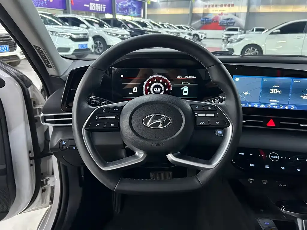Hyundai Elantra — фото 5