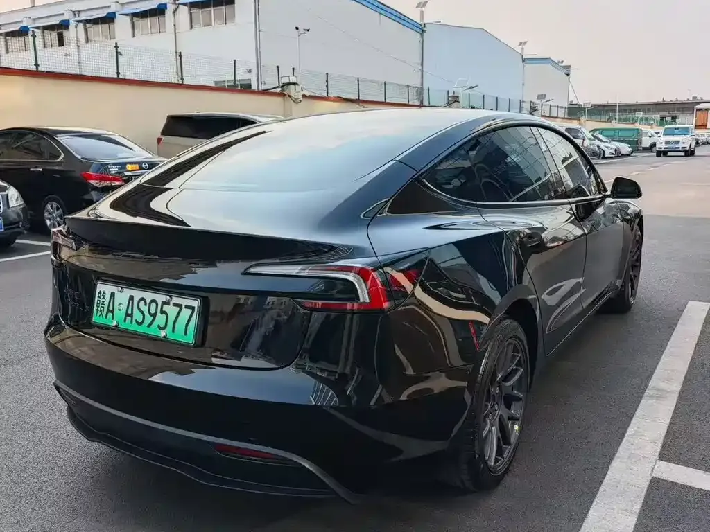 Tesla Model 3 — фото 5