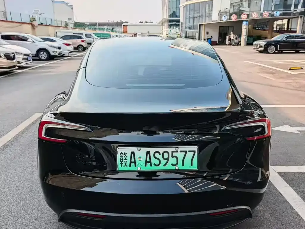 Tesla Model 3 — фото 4
