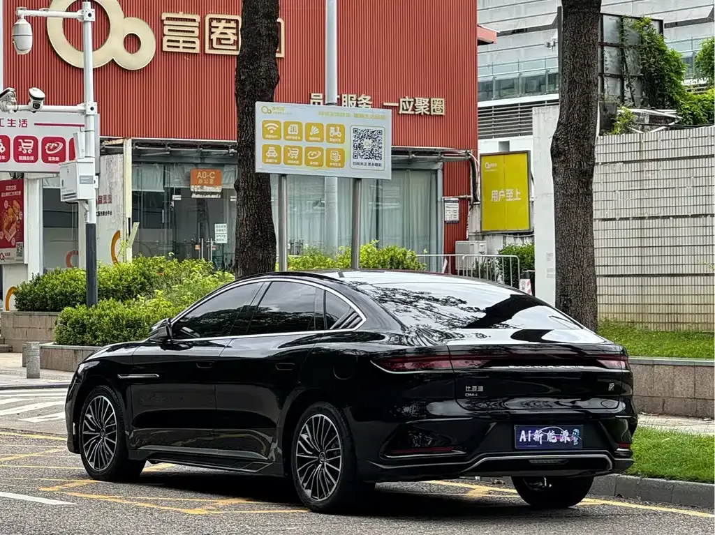 BYD Han — фото 4