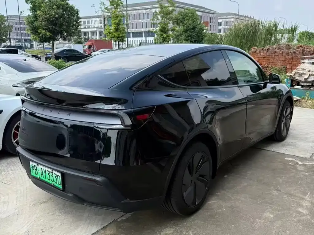 Tesla Model Y — фото 2