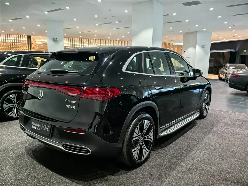 Mercedes-Benz EQE SUV — фото 10