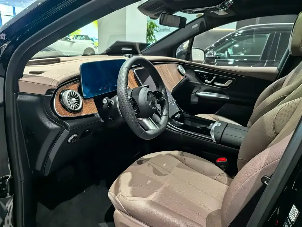 Mercedes-Benz EQE SUV — фото 3