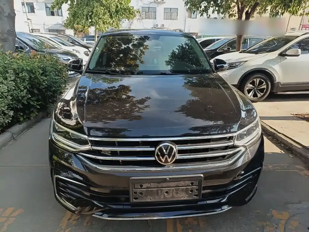 Volkswagen Tiguan L — фото 9
