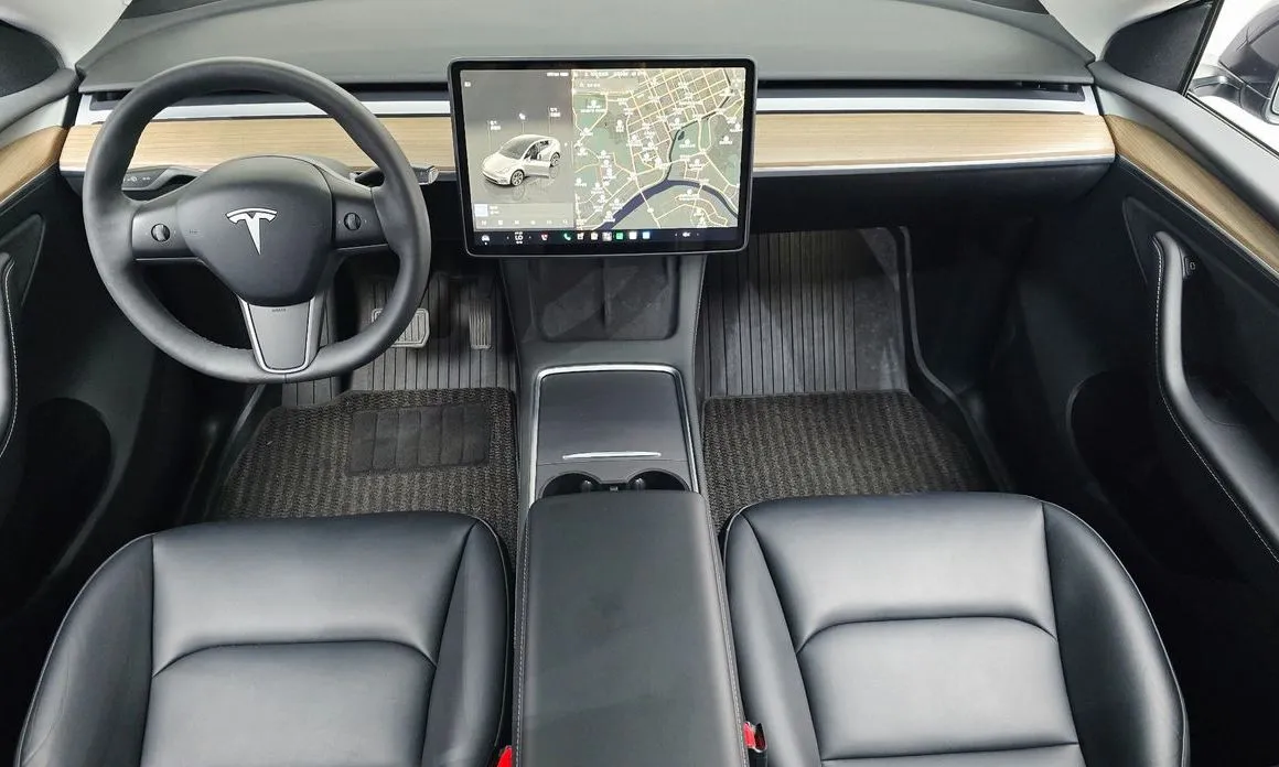 Tesla Model Y — фото 10