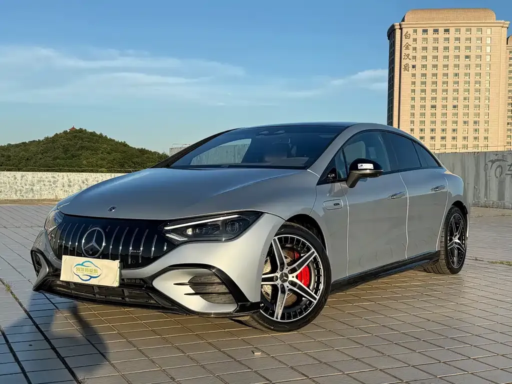 Mercedes-Benz EQE AMG — фото 1