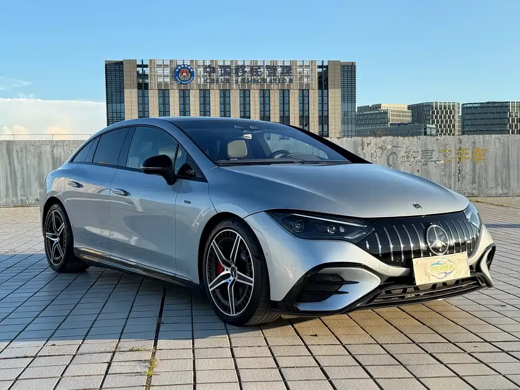 Mercedes-Benz EQE AMG — фото 10