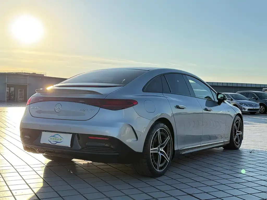Mercedes-Benz EQE AMG — фото 2